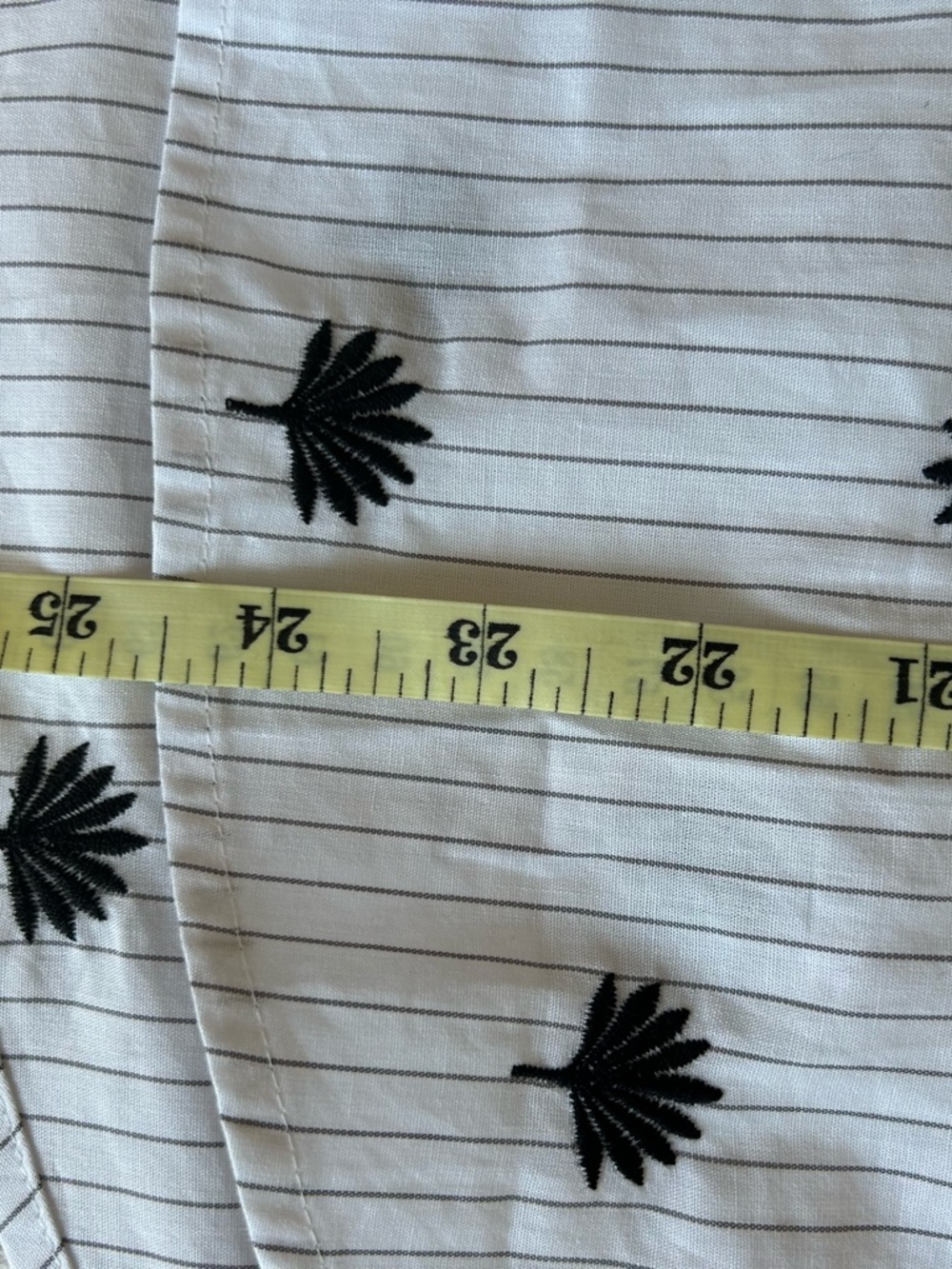 Loft White Button-Front Palm Print Shirt w/Black Pinstripes. 100% Cotton - Picture 6 of 7